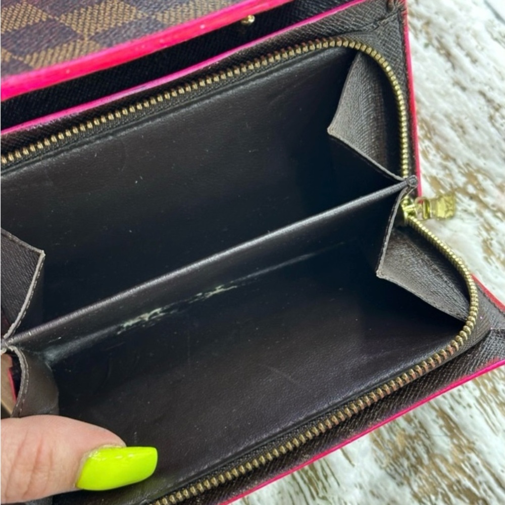 LV Wallet - Picture 5 of 7